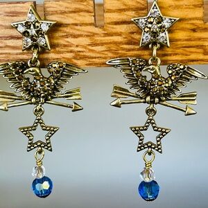 Heidi Daus 🆕 “Gallantly Streaming” beaded Crystal Eagle dangle pierced earrings